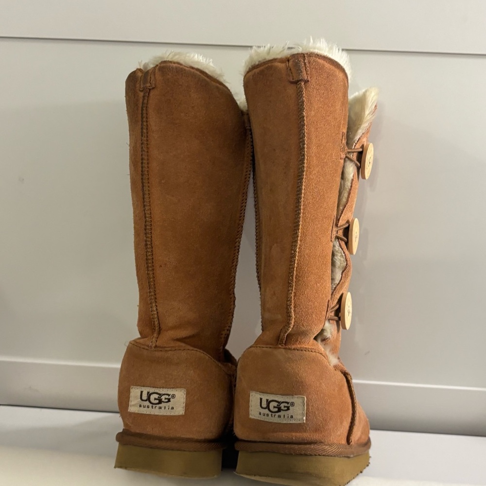 UGG Bailey Button Triplet II Boot. - Picture 4 of 13